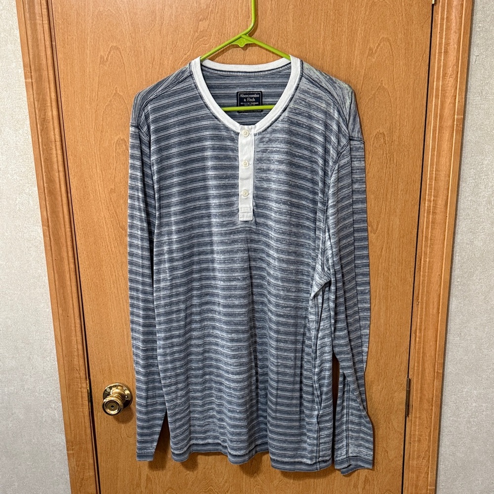 Abercrombie&Fitch Men’s  Navy and White Striped Henley Shirt-Size XXL